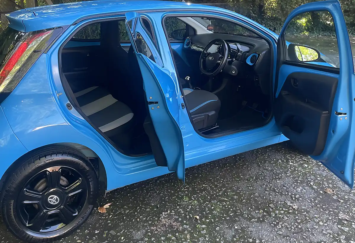 Used 2015 Toyota Aygo X-Cite Blue - Interior and Exterior details 7