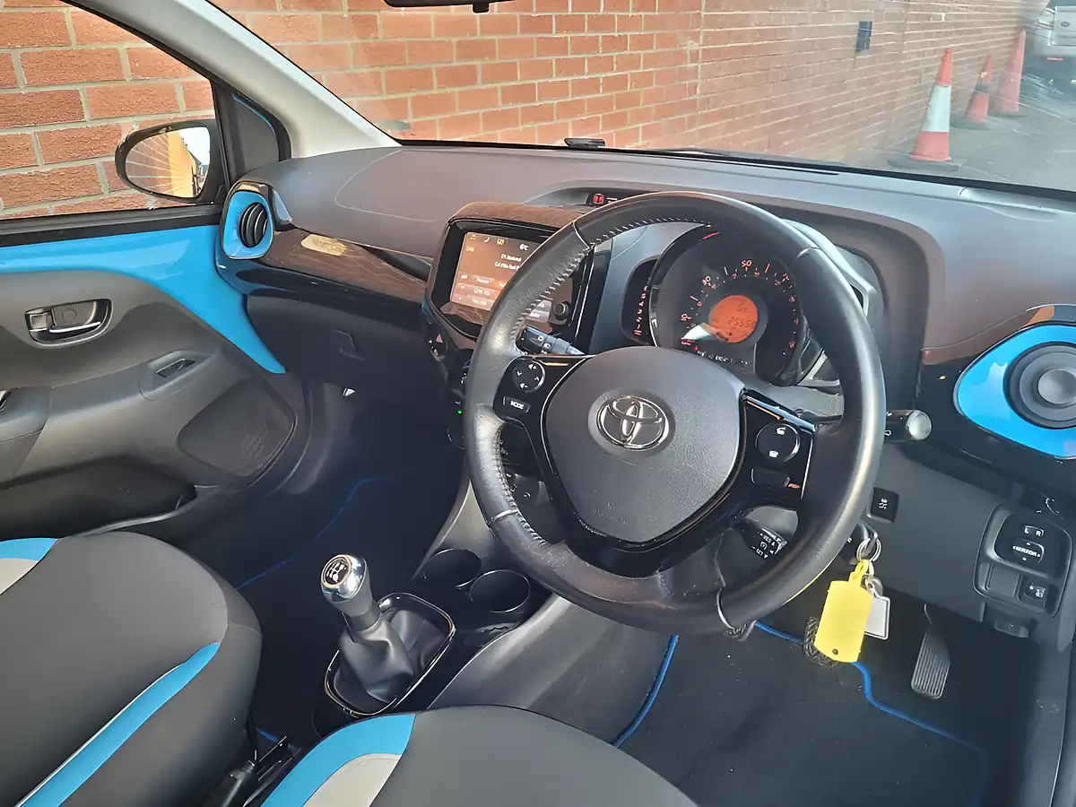 Used 2015 Toyota Aygo X-Cite Blue - Interior and Exterior details 17