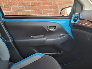 Used 2015 Toyota Aygo X-Cite Blue - Interior and Exterior details 19