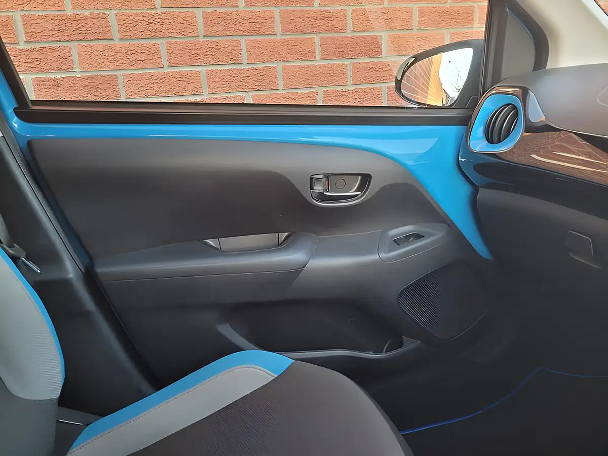 Used 2015 Toyota Aygo X-Cite Blue - Interior and Exterior details 19
