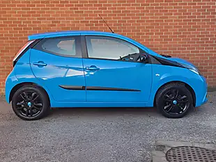 Used 2015 Toyota Aygo X-Cite Blue - Interior and Exterior details 7