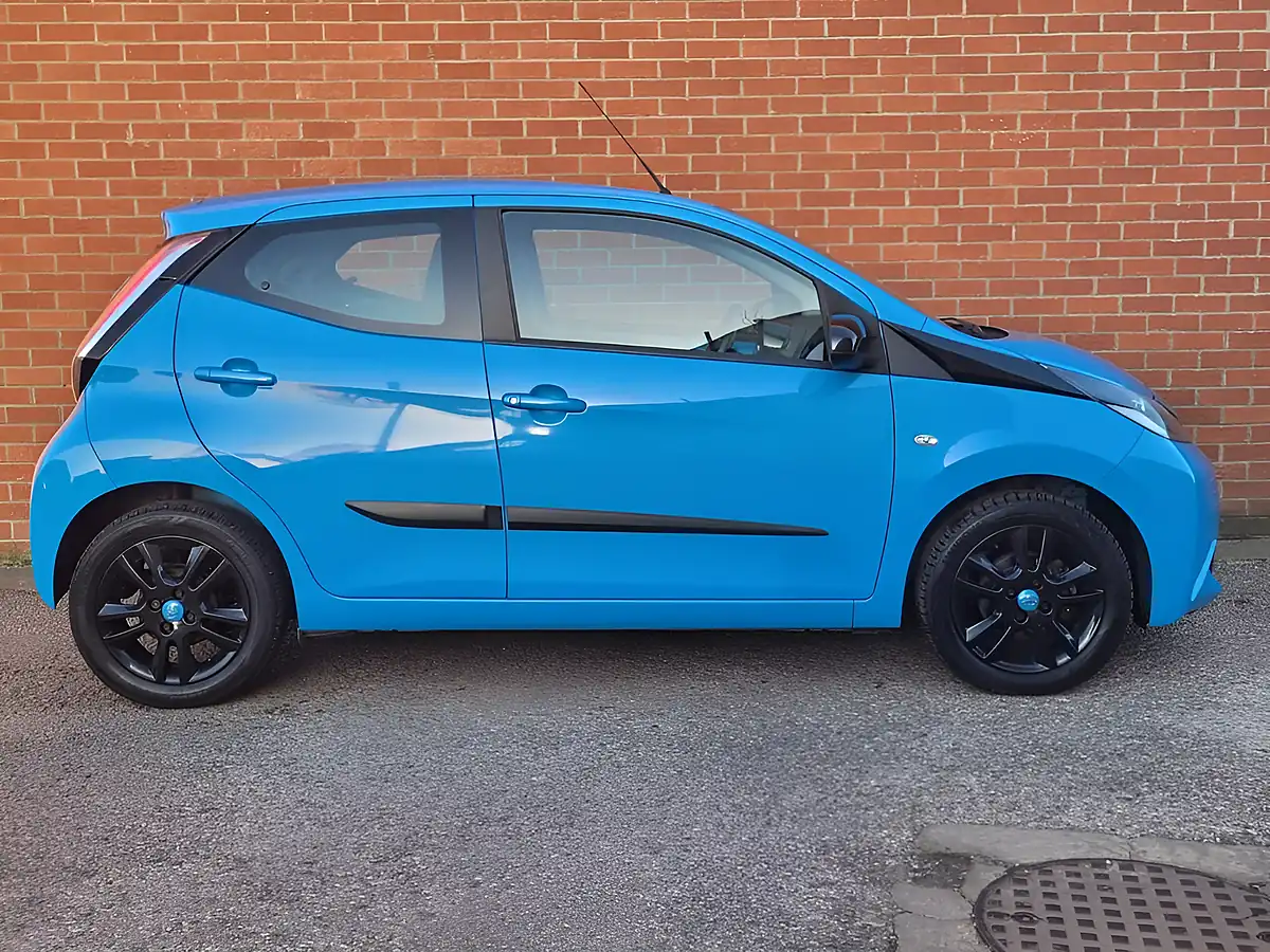 Used 2015 Toyota Aygo X-Cite Blue - Interior and Exterior details 7