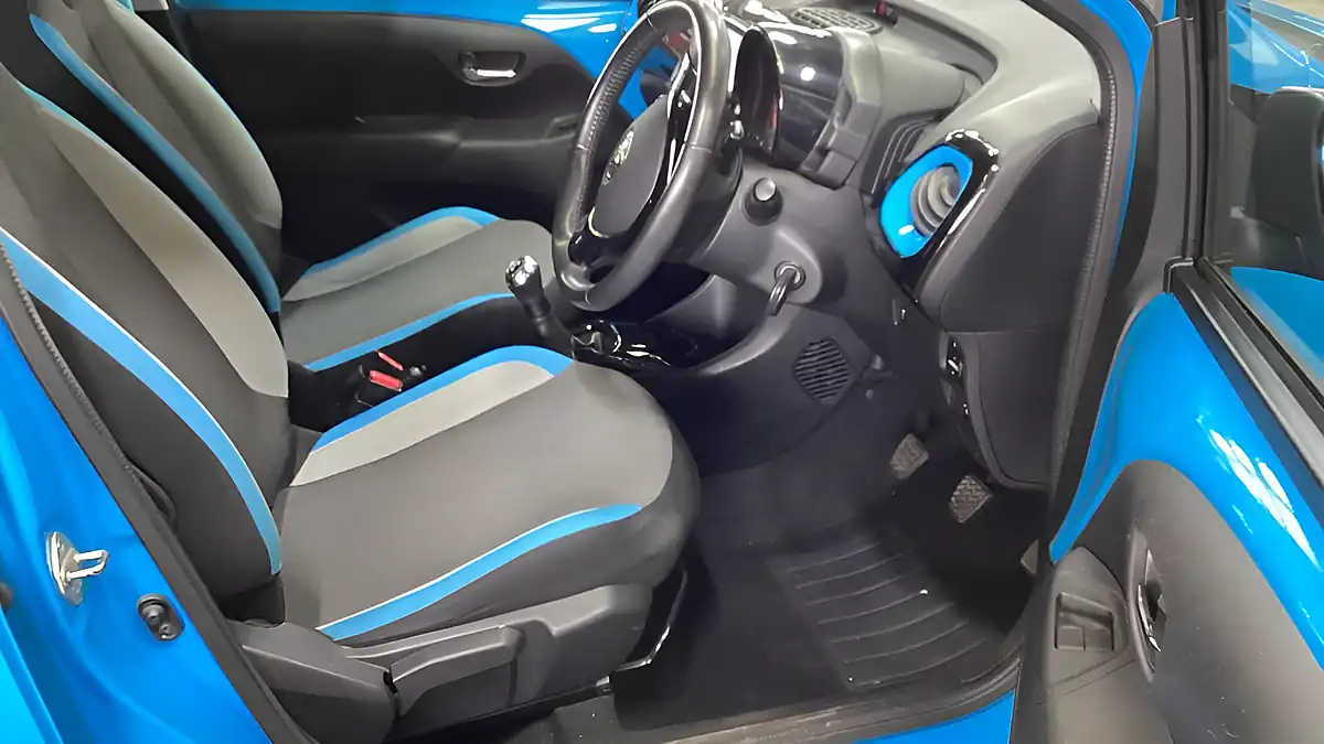 Used 2015 Toyota Aygo X-Cite Cyan Splash Blue - Interior and Exterior details 7