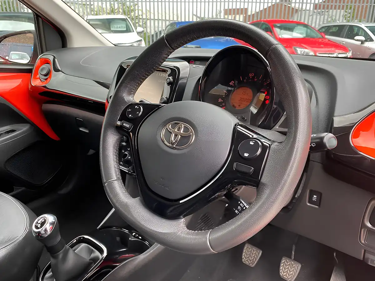 Used 2015 Toyota Aygo X-Cite Orange - Interior and Exterior details 14