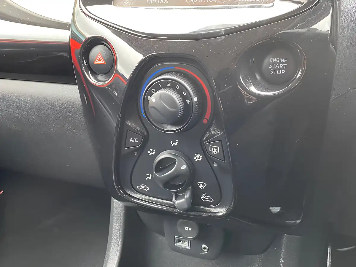 Used 2015 Toyota Aygo X-Cite Orange - Interior and Exterior details 17