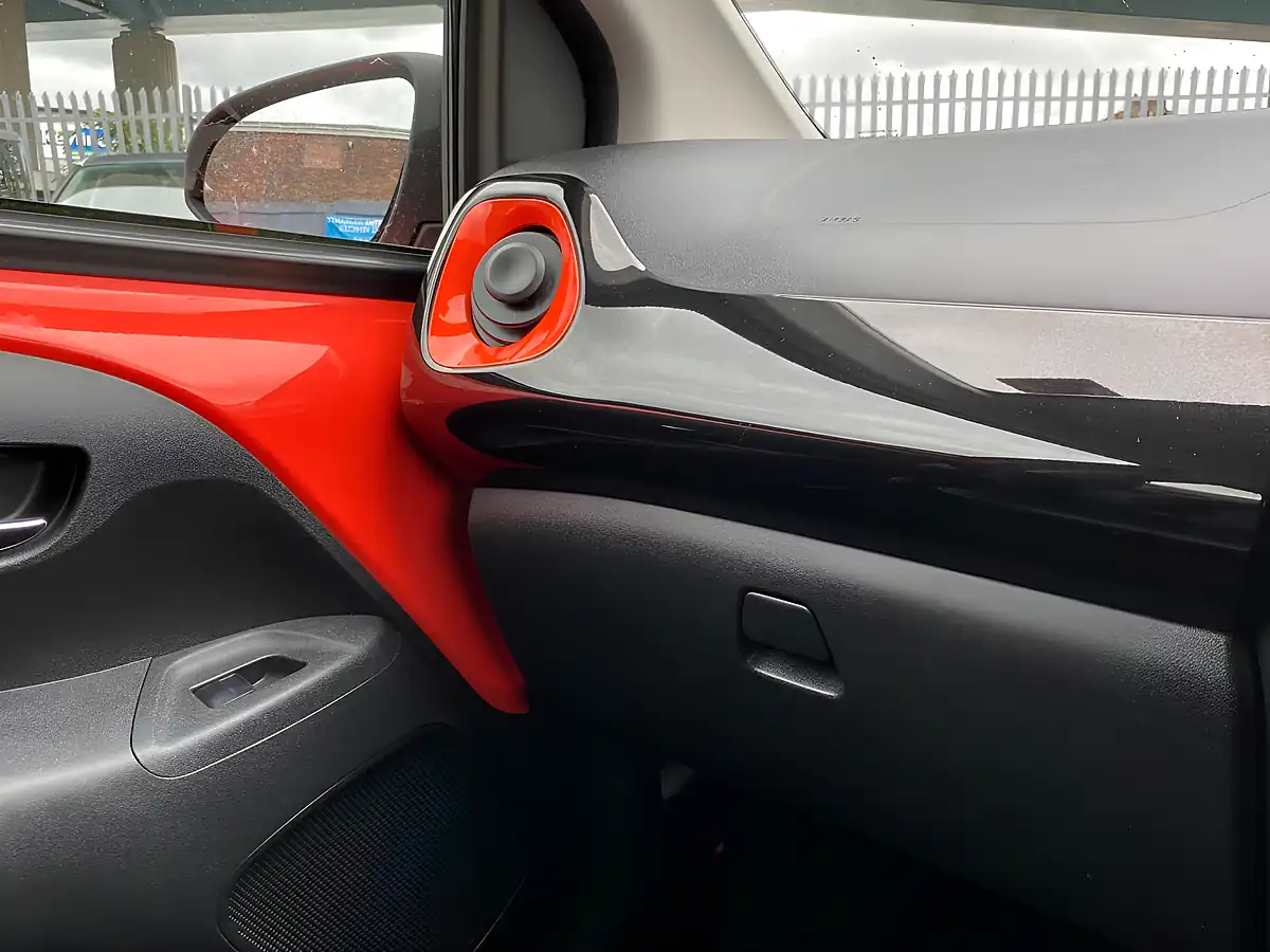 Used 2015 Toyota Aygo X-Cite Orange - Interior and Exterior details 19