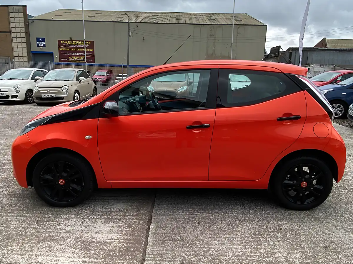 Used 2015 Toyota Aygo X-Cite Orange - Interior and Exterior details 6
