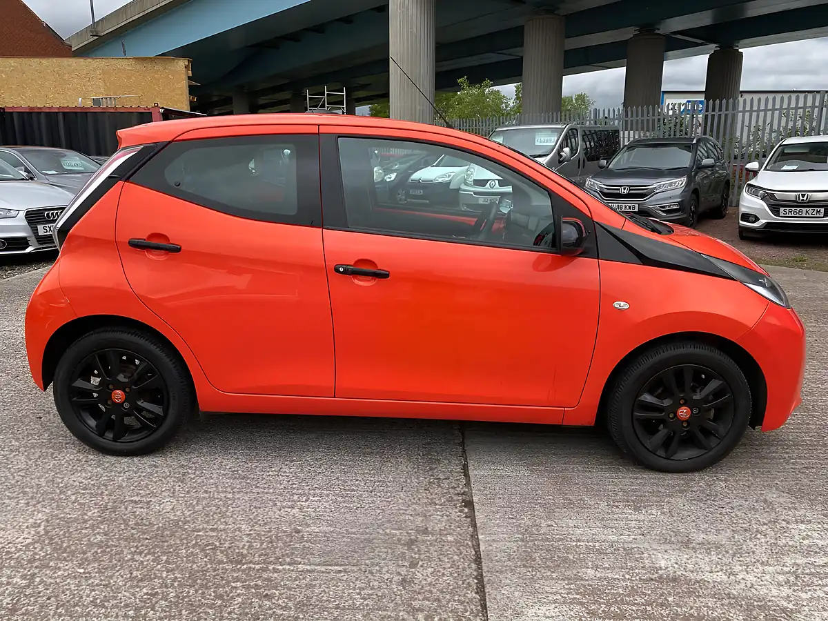 Used 2015 Toyota Aygo X-Cite Orange - Interior and Exterior details 10