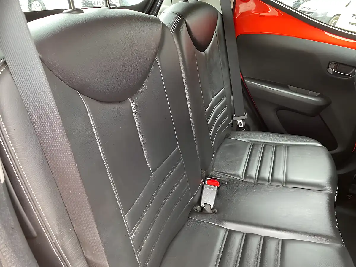 Used 2015 Toyota Aygo X-Cite Orange - Interior and Exterior details 12