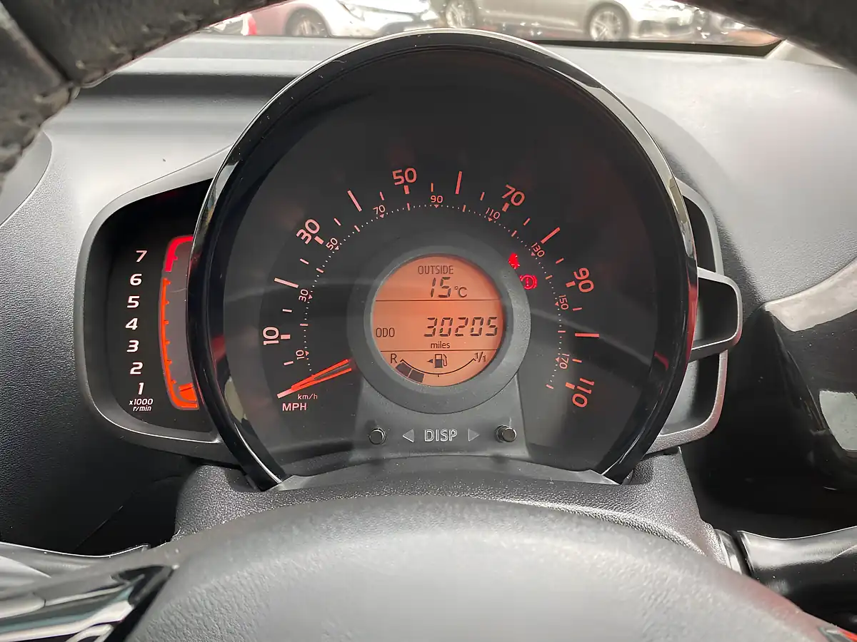 Used 2015 Toyota Aygo X-Cite Orange - Interior and Exterior details 15