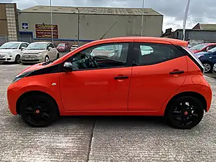 Used 2015 Toyota Aygo X-Cite Orange - Interior and Exterior details 6