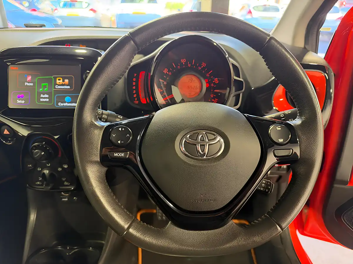 Used 2015 Toyota Aygo X-Cite Orange - Interior and Exterior details 12
