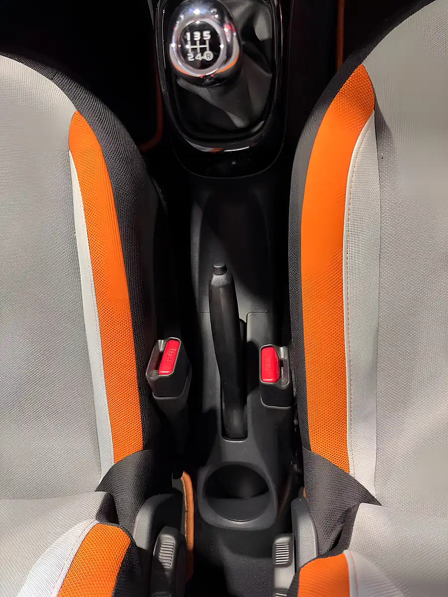 Used 2015 Toyota Aygo X-Cite Orange - Interior and Exterior details 15