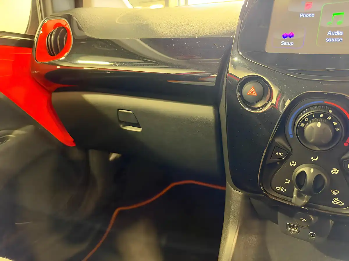 Used 2015 Toyota Aygo X-Cite Orange - Interior and Exterior details 16