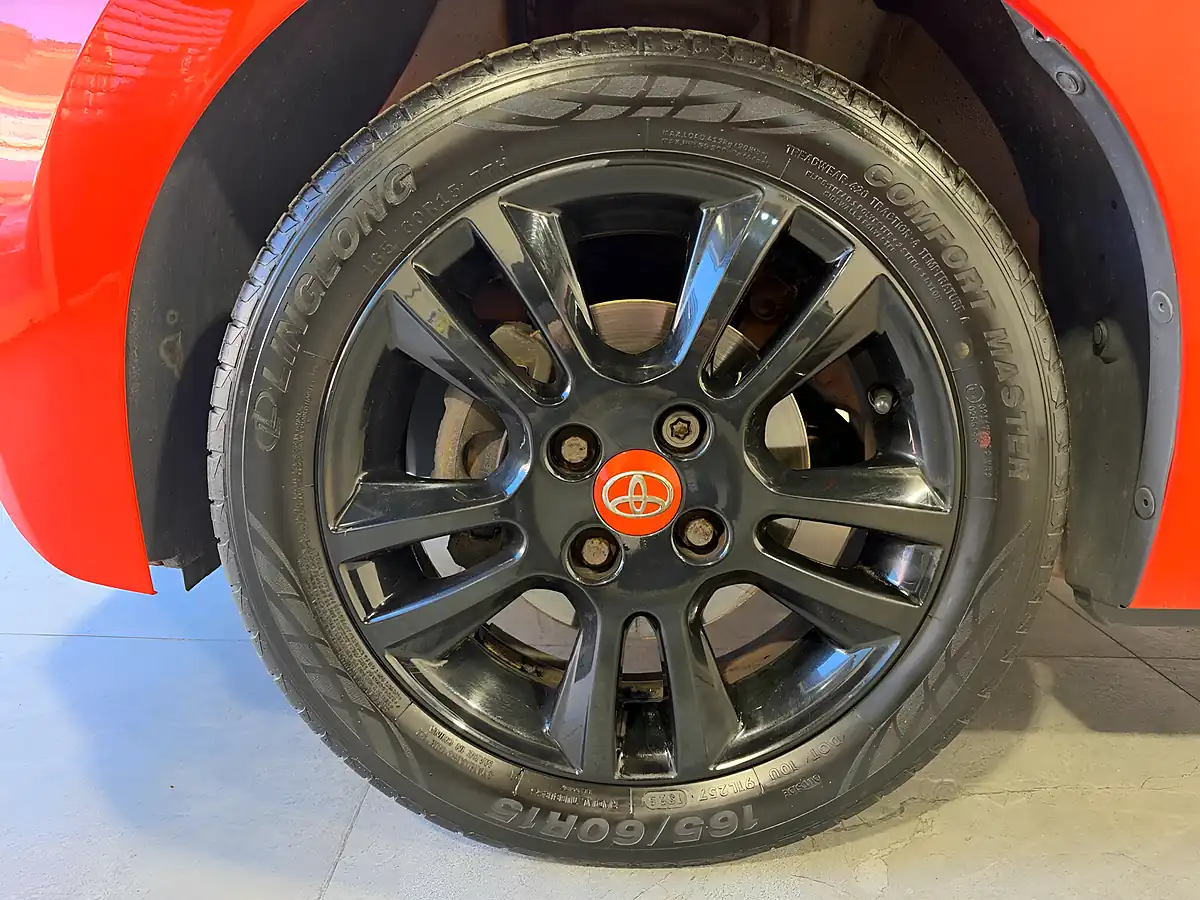 Used 2015 Toyota Aygo X-Cite Orange - Interior and Exterior details 18