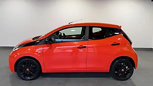 Used 2015 Toyota Aygo X-Cite Orange - Interior and Exterior details 6