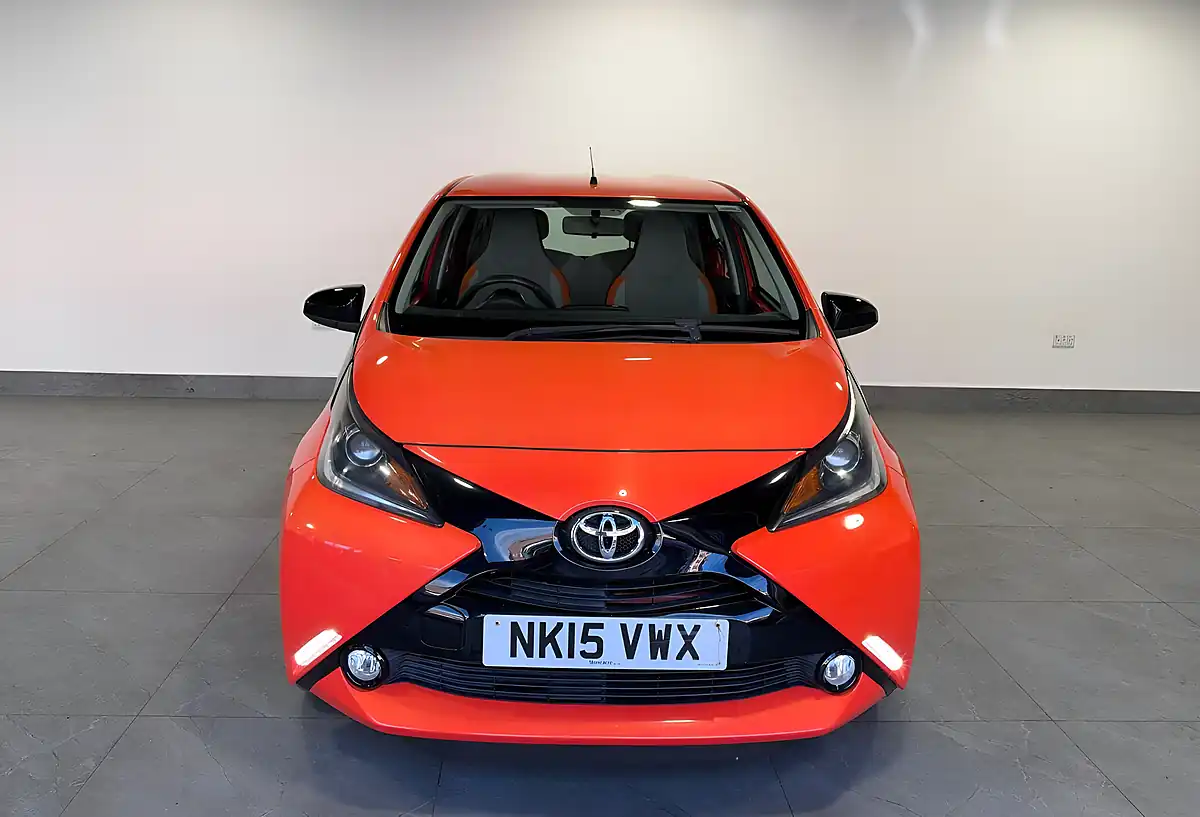 Used 2015 Toyota Aygo X-Cite Orange - Interior and Exterior details 8