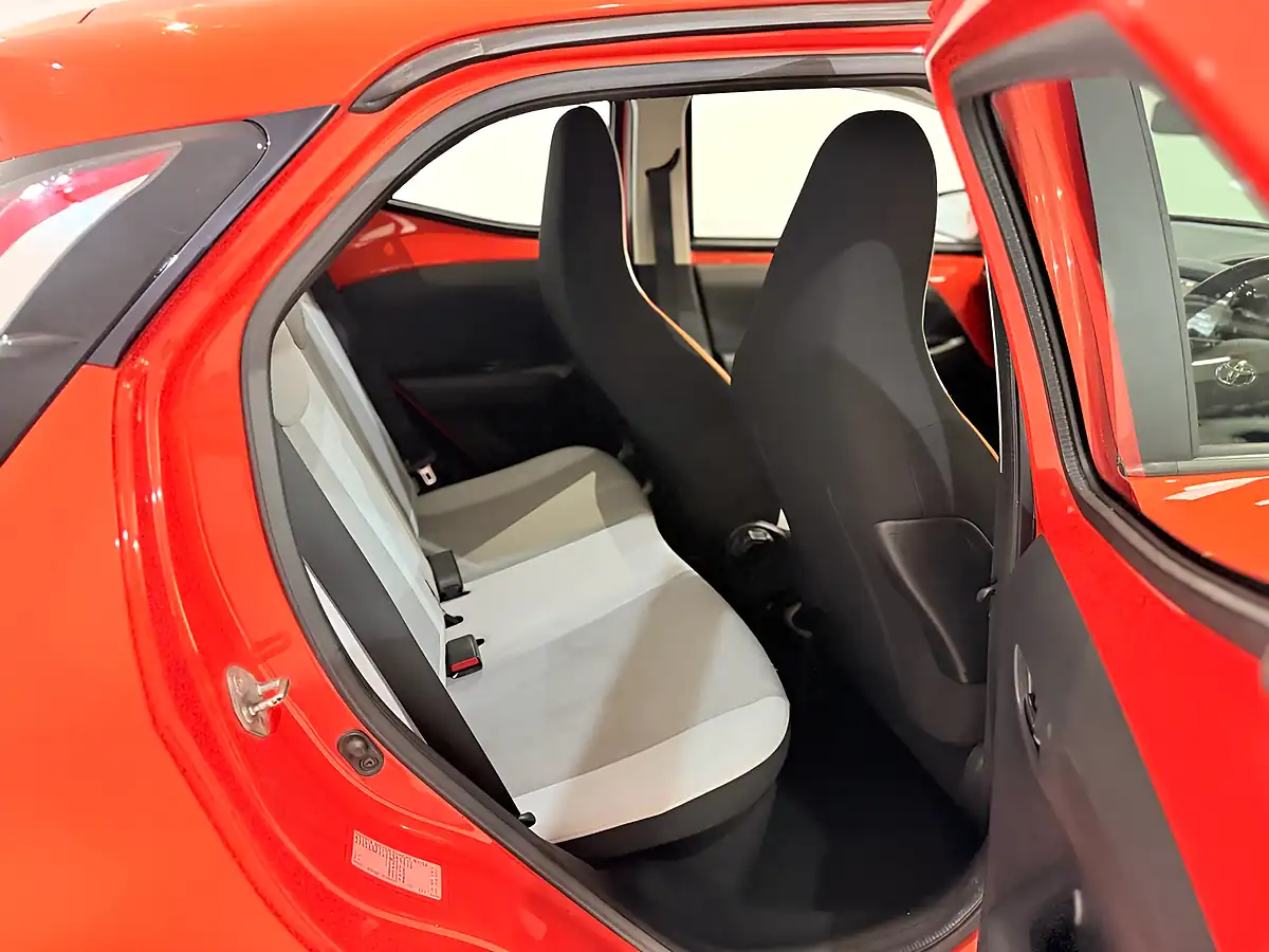 Used 2015 Toyota Aygo X-Cite Orange - Interior and Exterior details 11