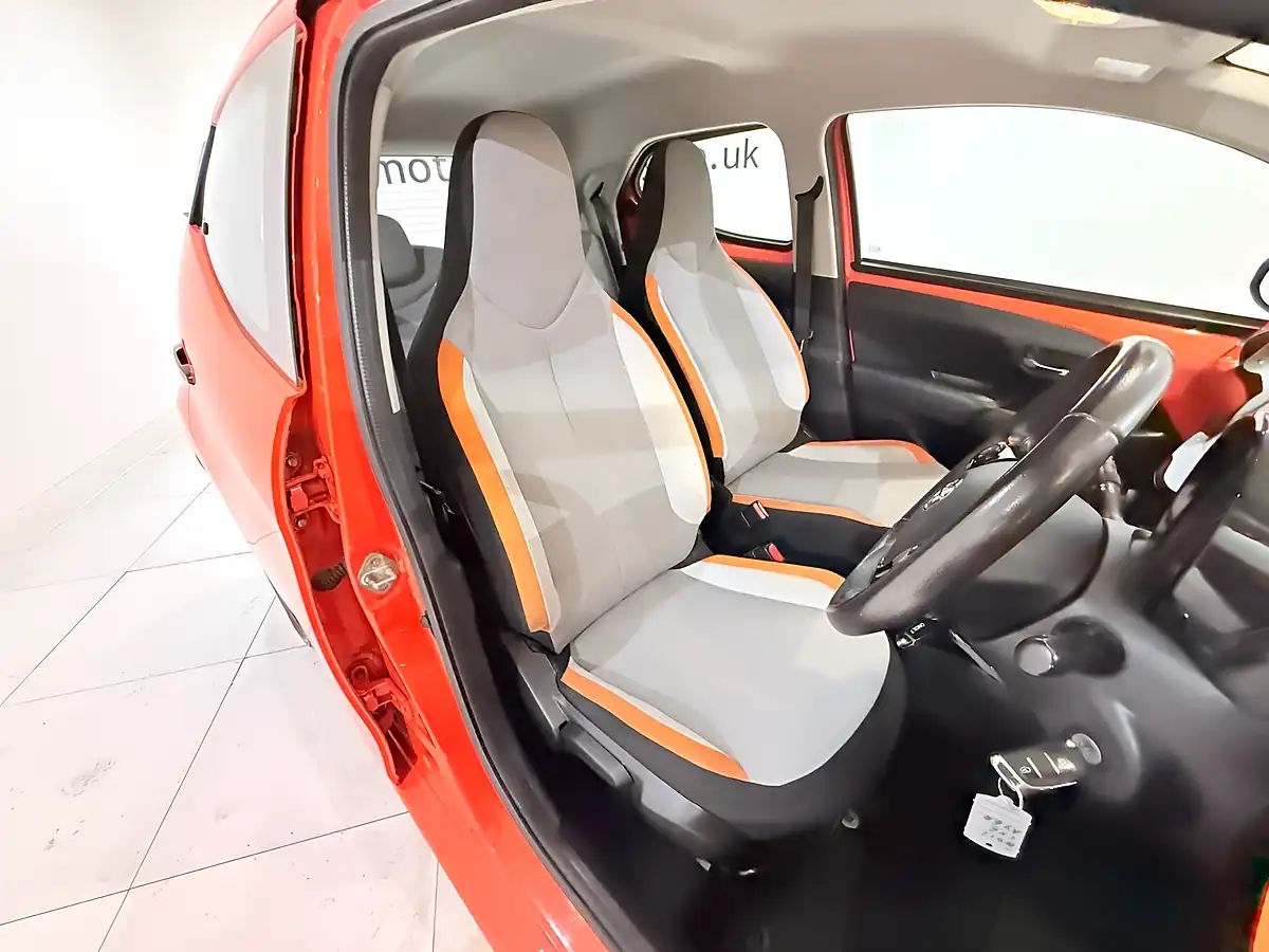 Used 2015 Toyota Aygo X-Cite Orange - Interior and Exterior details 12