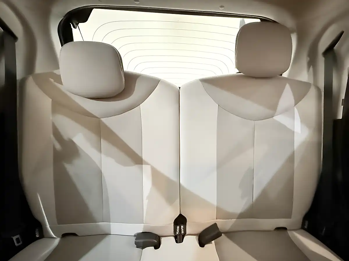 Used 2015 Toyota Aygo X-Cite Orange - Interior and Exterior details 15