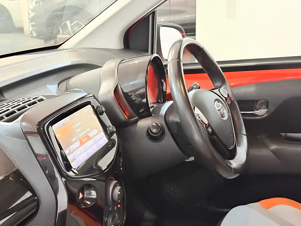 Used 2015 Toyota Aygo X-Cite Orange - Interior and Exterior details 17