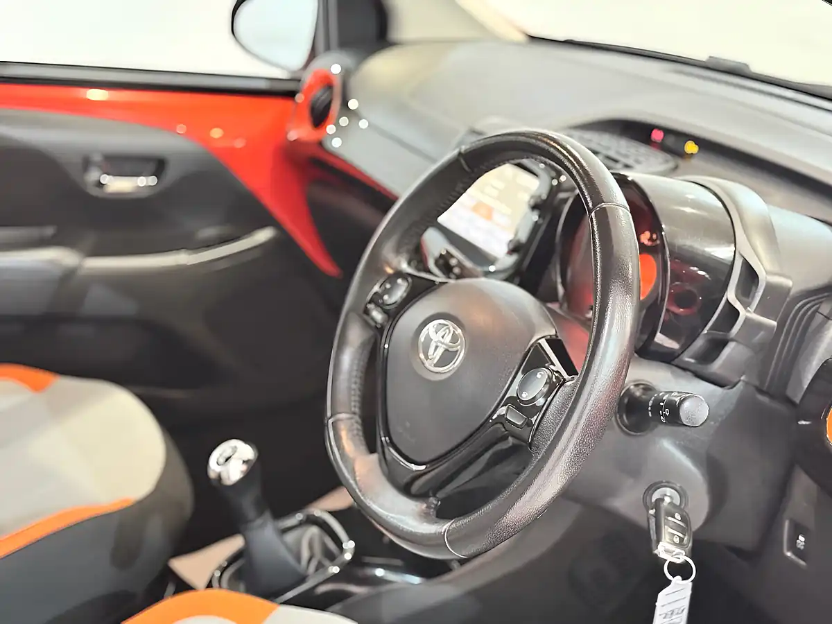 Used 2015 Toyota Aygo X-Cite Orange - Interior and Exterior details 18
