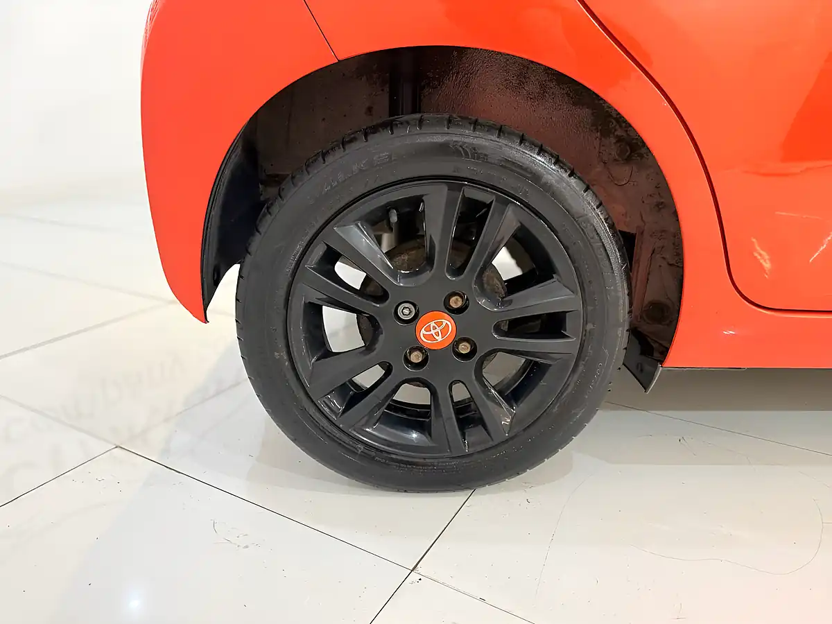 Used 2015 Toyota Aygo X-Cite Orange - Interior and Exterior details 9
