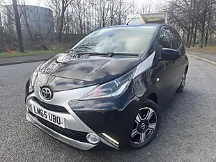 Used 2015 Toyota Aygo X-Clusiv Black - Interior and Exterior details 12
