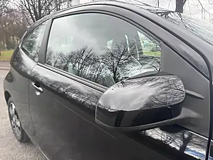 Used 2015 Toyota Aygo X-Clusiv Black - Interior and Exterior details 14