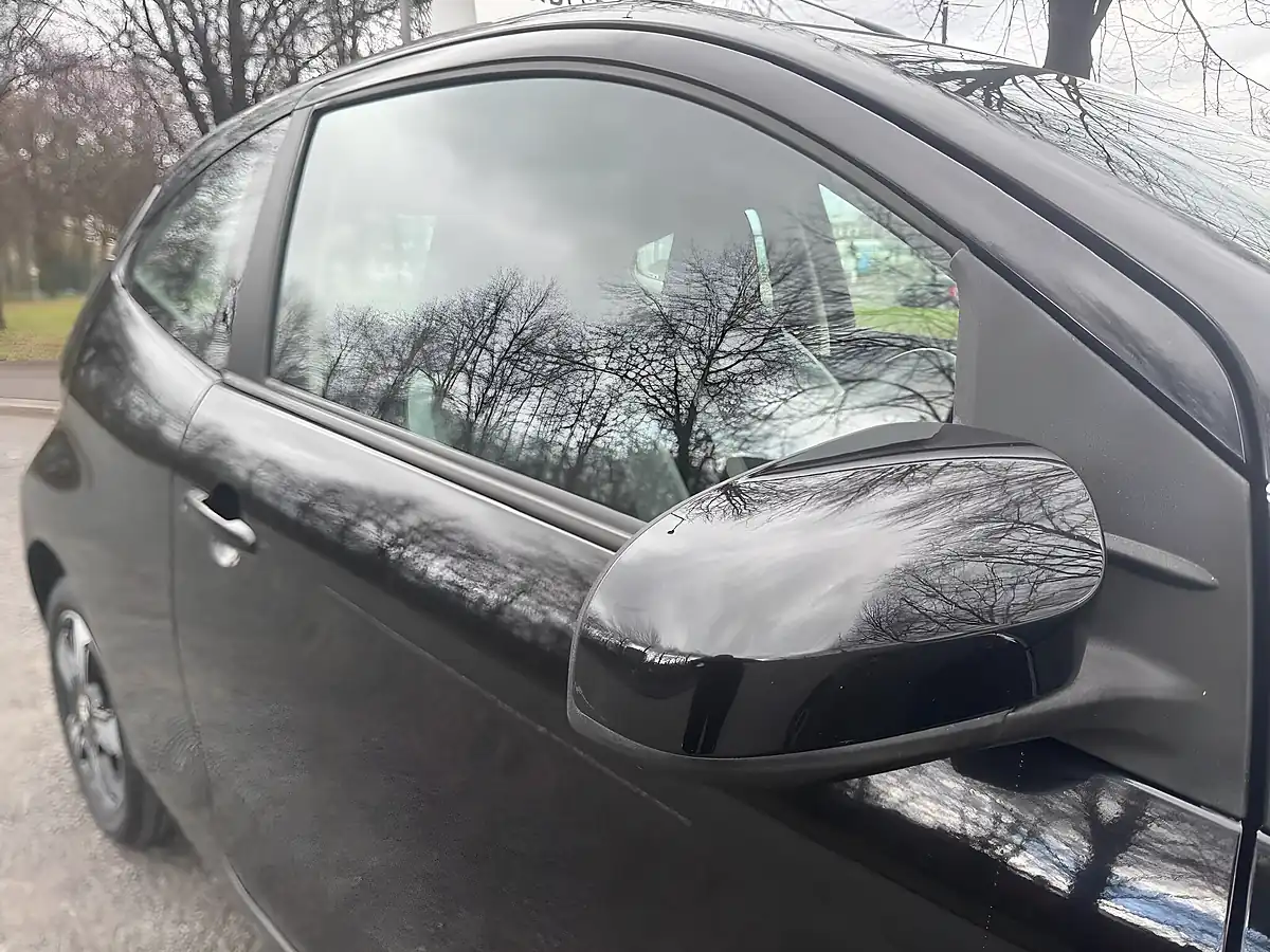 Used 2015 Toyota Aygo X-Clusiv Black - Interior and Exterior details 14