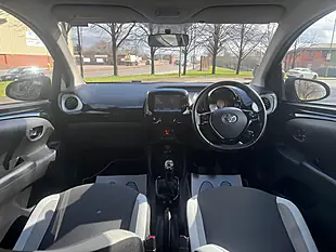 Used 2015 Toyota Aygo X-Clusiv Black - Interior and Exterior details 15