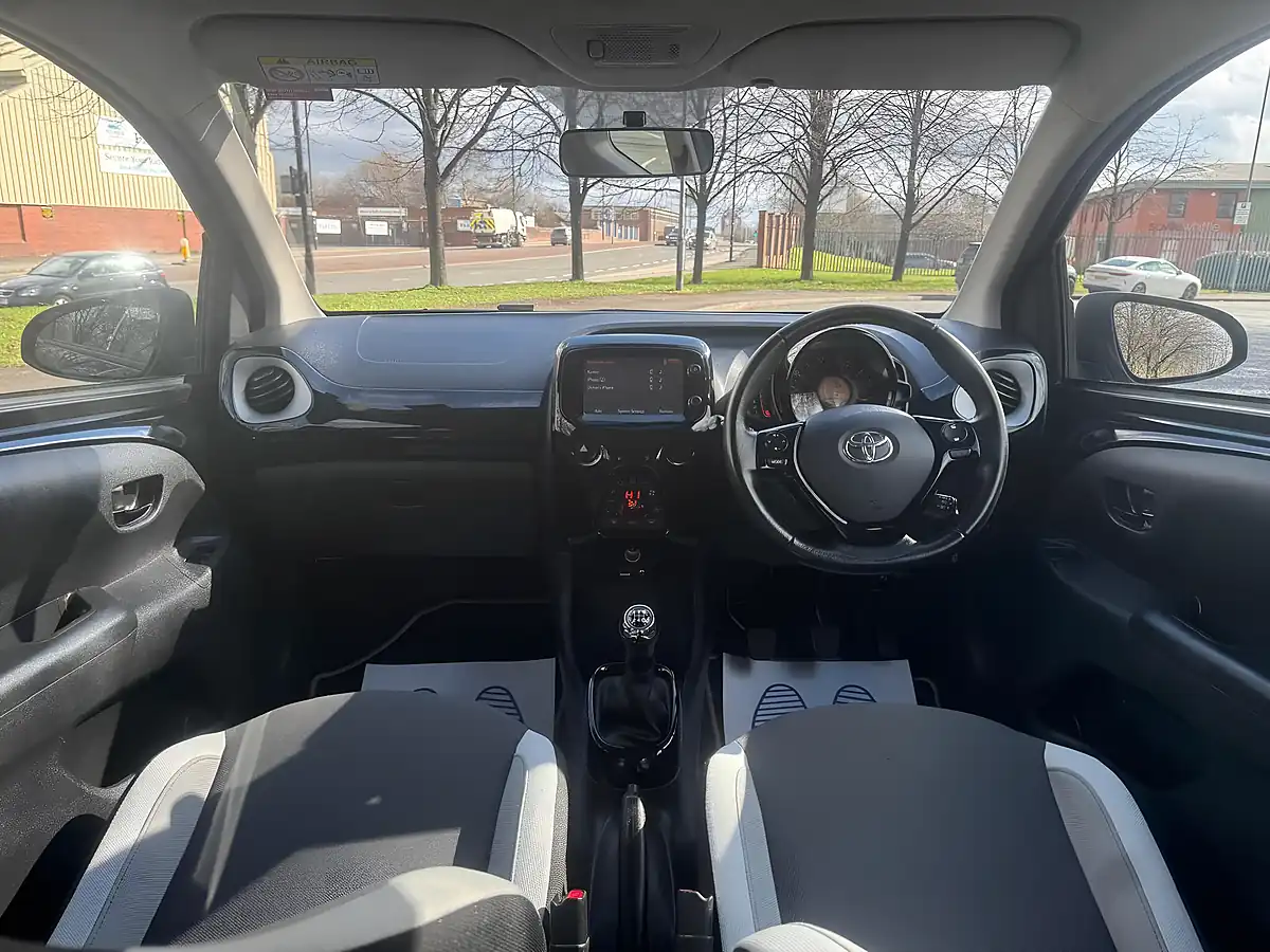 Used 2015 Toyota Aygo X-Clusiv Black - Interior and Exterior details 15