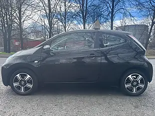 Used 2015 Toyota Aygo X-Clusiv Black - Interior and Exterior details 5