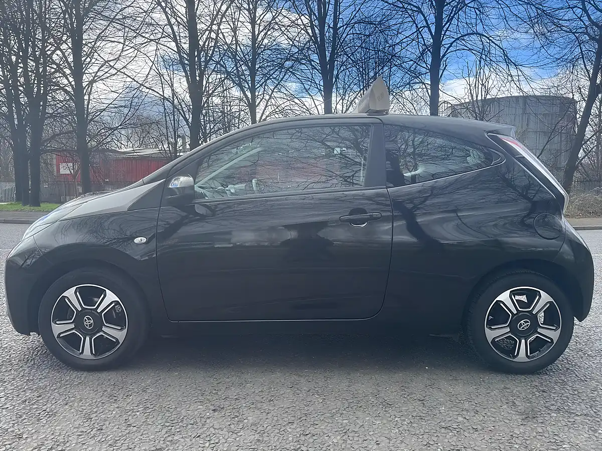 Used 2015 Toyota Aygo X-Clusiv Black - Interior and Exterior details 5