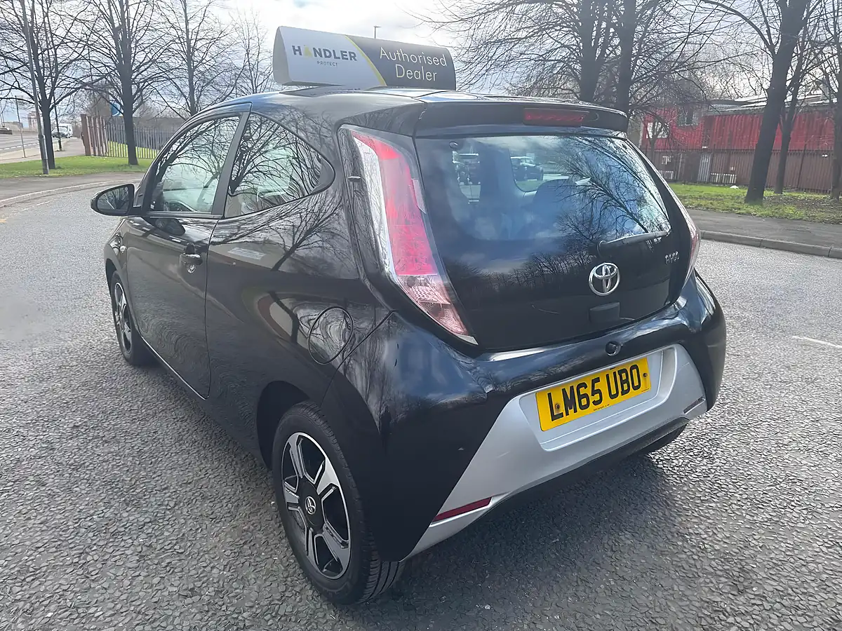 Used 2015 Toyota Aygo X-Clusiv Black - Interior and Exterior details 6