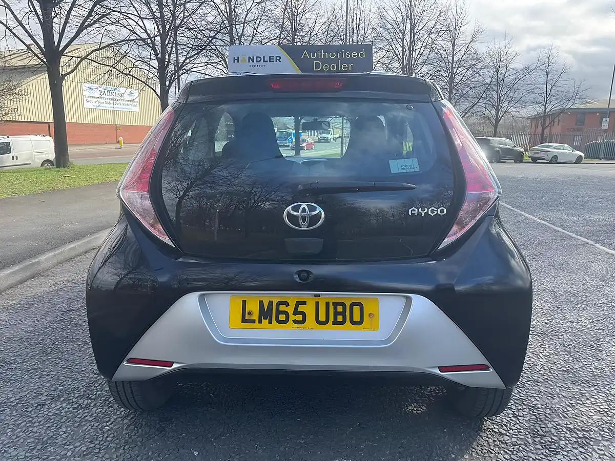 Used 2015 Toyota Aygo X-Clusiv Black - Interior and Exterior details 7