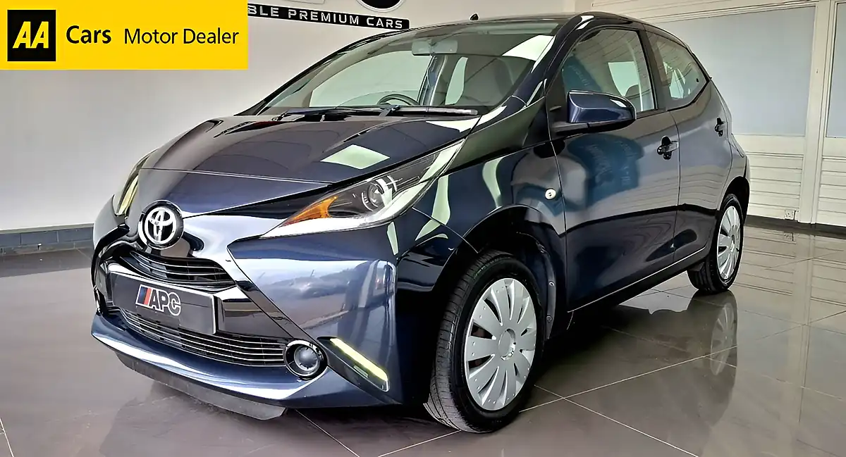 Used 2015 Toyota Aygo X-Play Blue - Front View