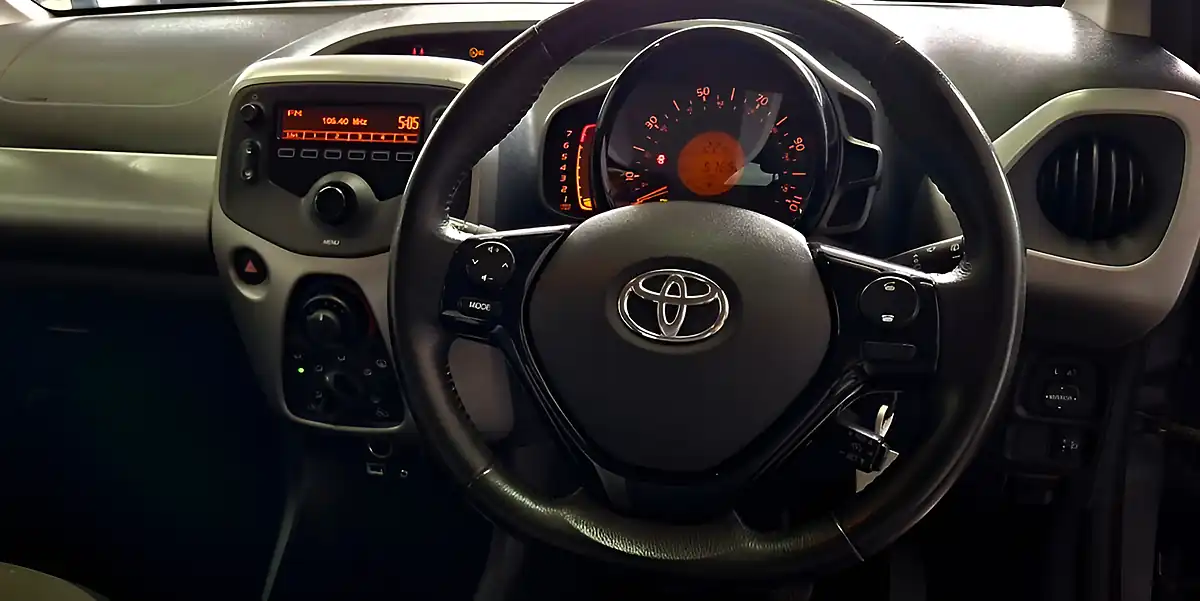 Used 2015 Toyota Aygo X-Play Blue - Interior and Exterior details 12