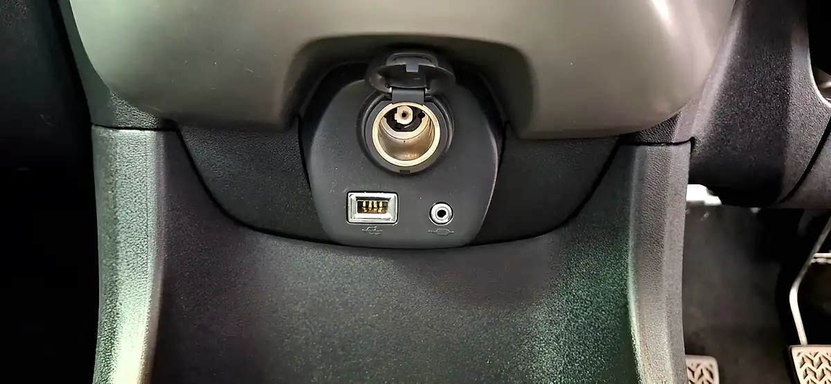 Used 2015 Toyota Aygo X-Play Blue - Interior and Exterior details 14