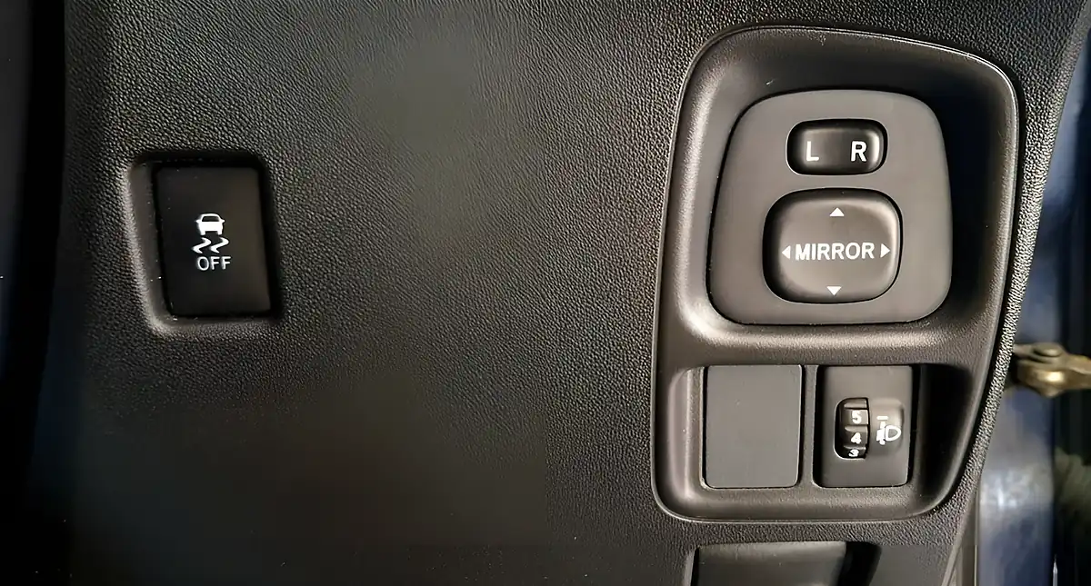 Used 2015 Toyota Aygo X-Play Blue - Interior and Exterior details 16