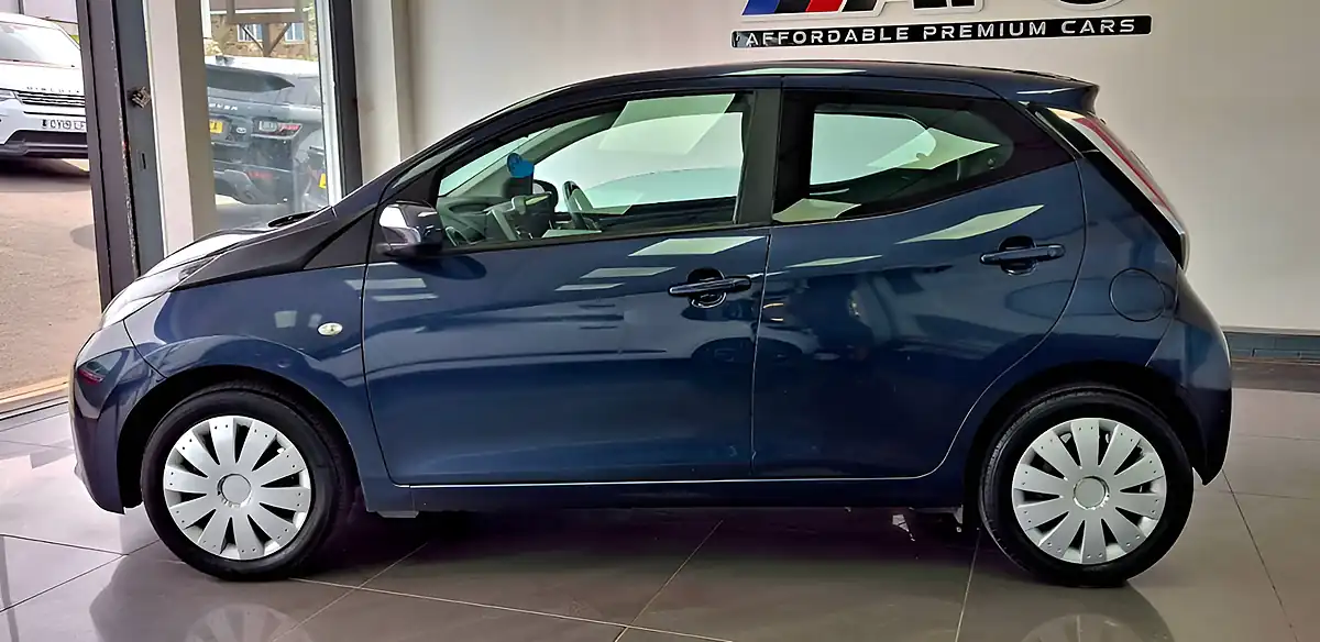 Used 2015 Toyota Aygo X-Play Blue - Interior and Exterior details 2