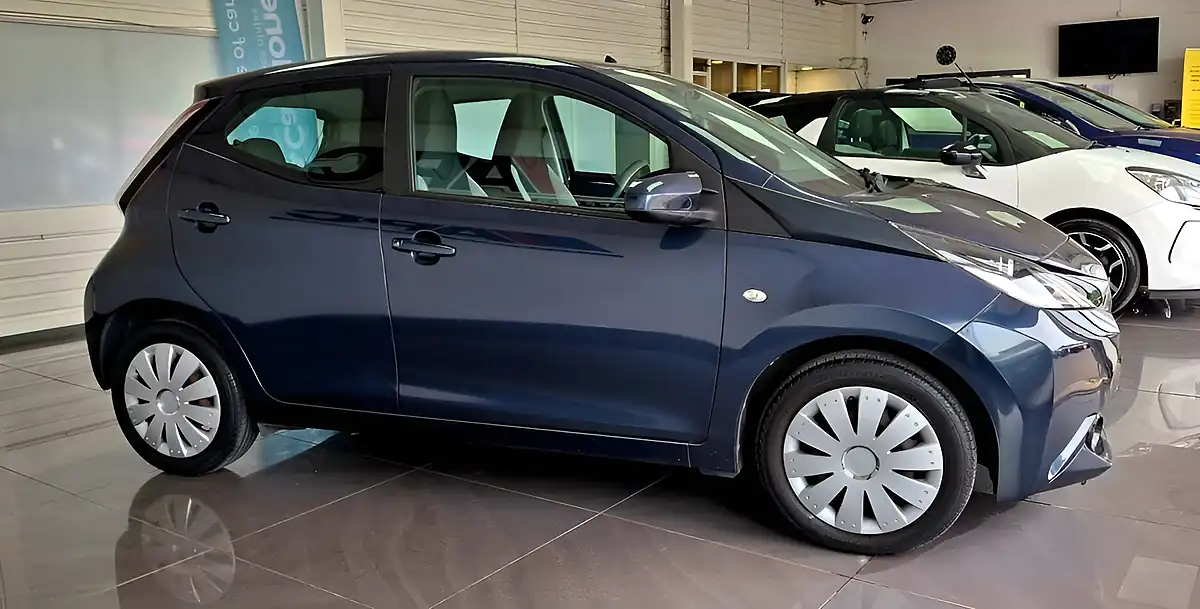 Used 2015 Toyota Aygo X-Play Blue - Interior and Exterior details 6
