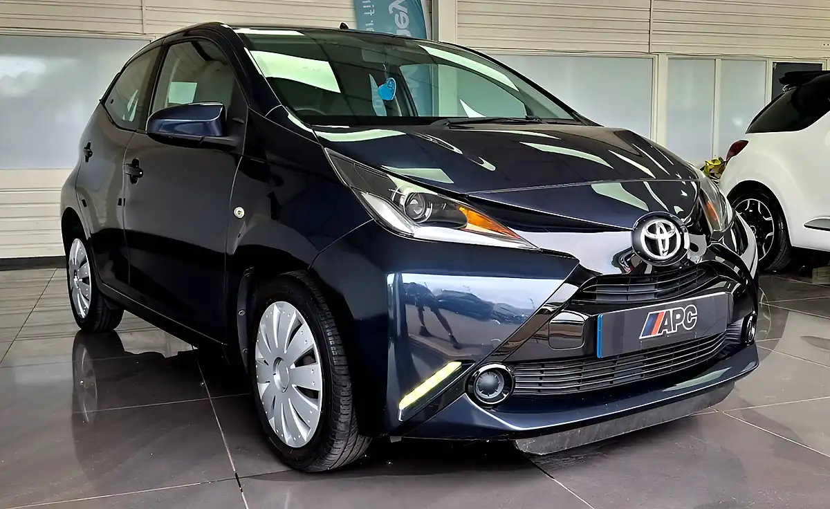 Used 2015 Toyota Aygo X-Play Blue - Interior and Exterior details 7