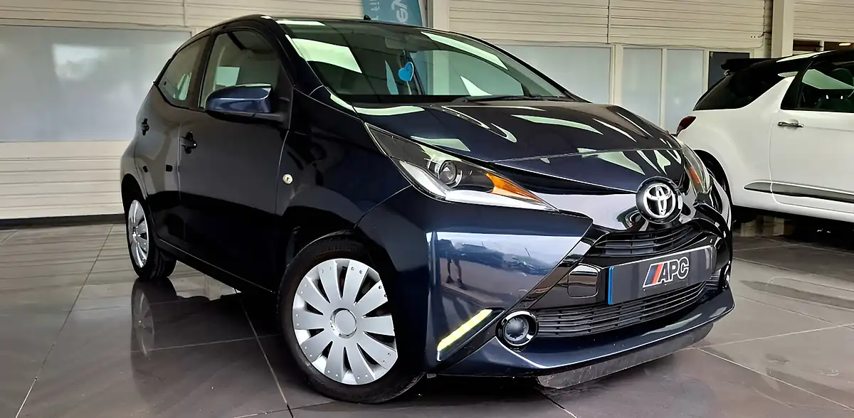 Used 2015 Toyota Aygo X-Play Blue - Interior and Exterior details 9