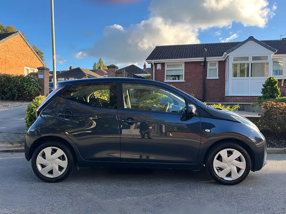 Used 2015 Toyota Aygo X-Play Blue - Interior and Exterior details 10