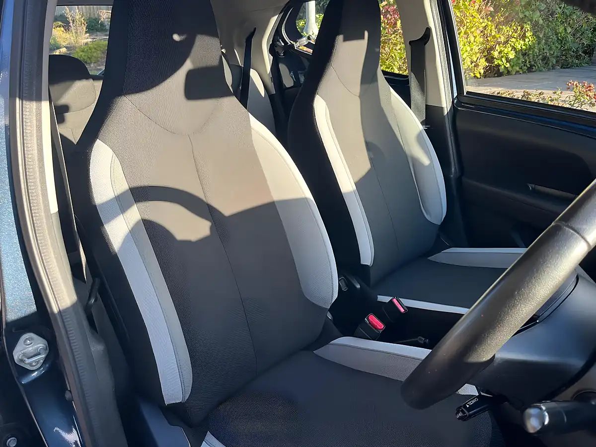 Used 2015 Toyota Aygo X-Play Blue - Interior and Exterior details 12