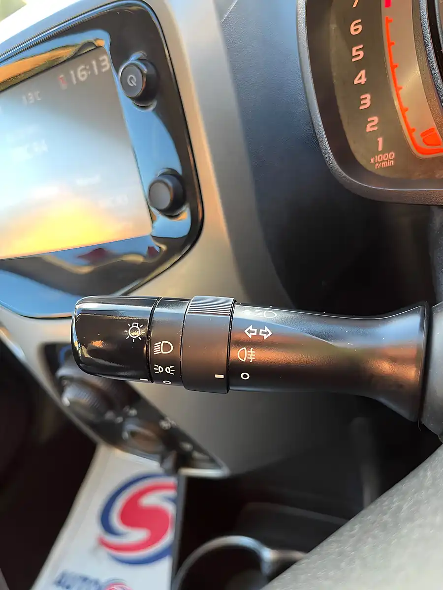 Used 2015 Toyota Aygo X-Play Blue - Interior and Exterior details 16