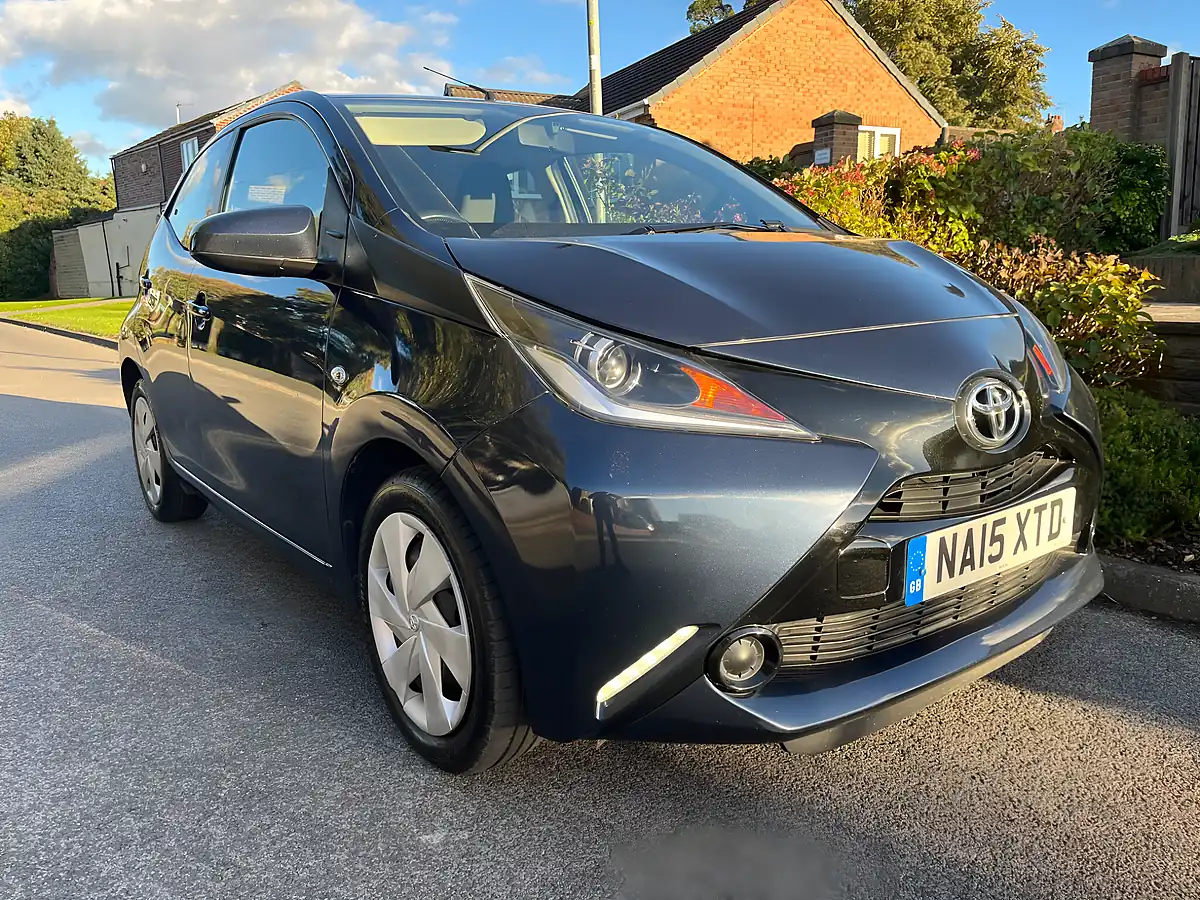 Used 2015 Toyota Aygo X-Play Blue - Interior and Exterior details 5