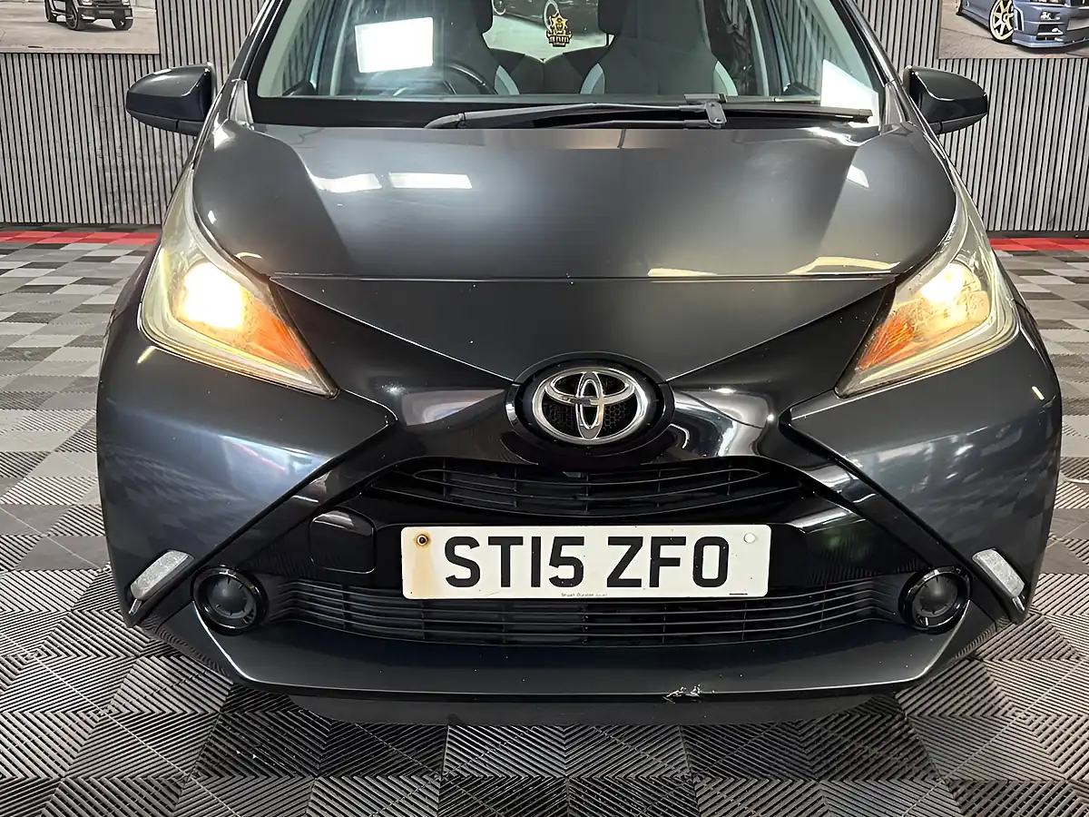 Used 2015 Toyota Aygo X-Play Grey - Interior and Exterior details 11