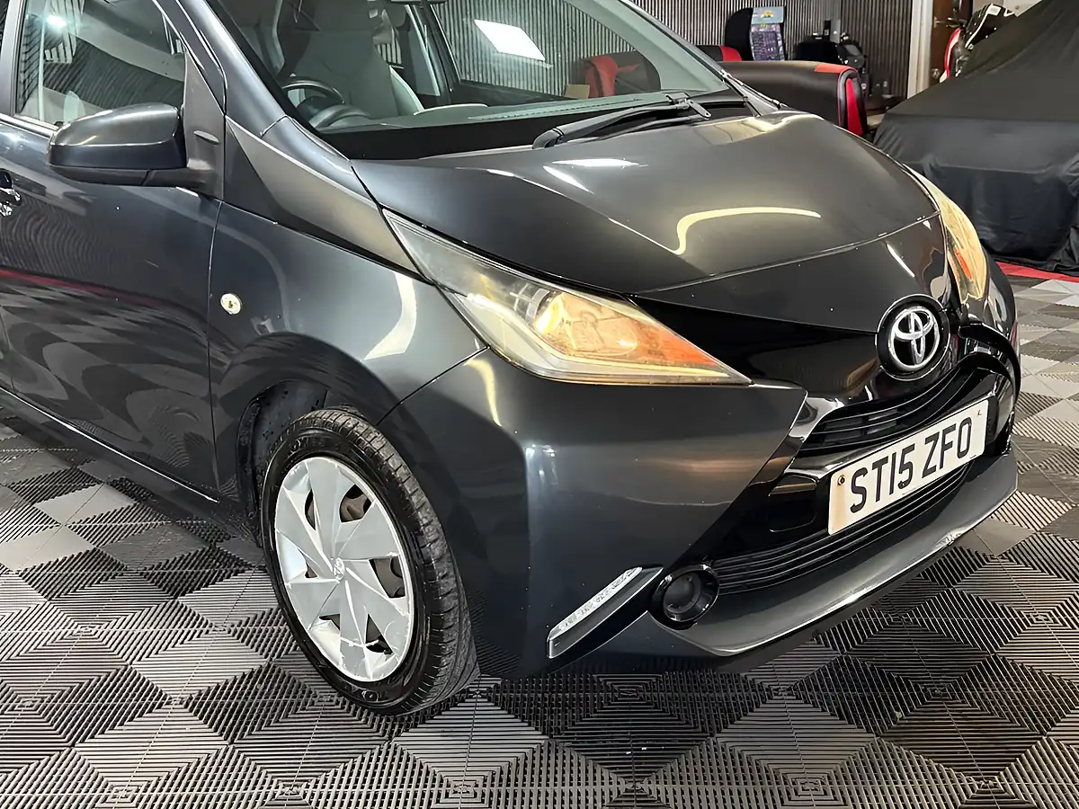Used 2015 Toyota Aygo X-Play Grey - Interior and Exterior details 12